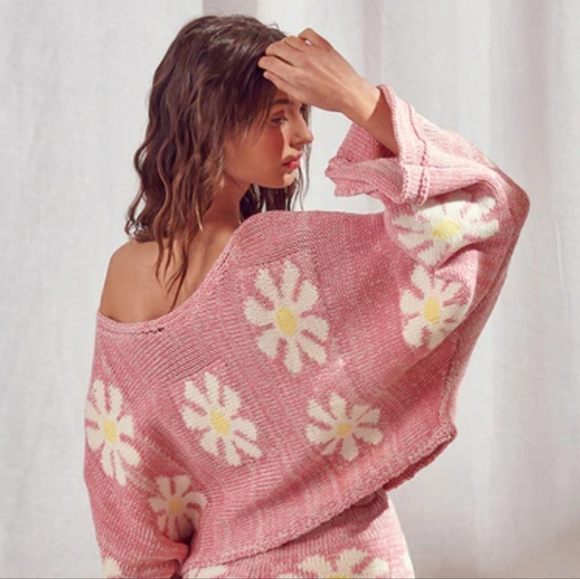 Storia Daisy Cropped Sweater Bell Sleeves Pink White Yellow Size Medium EUC - Picture 2 of 8